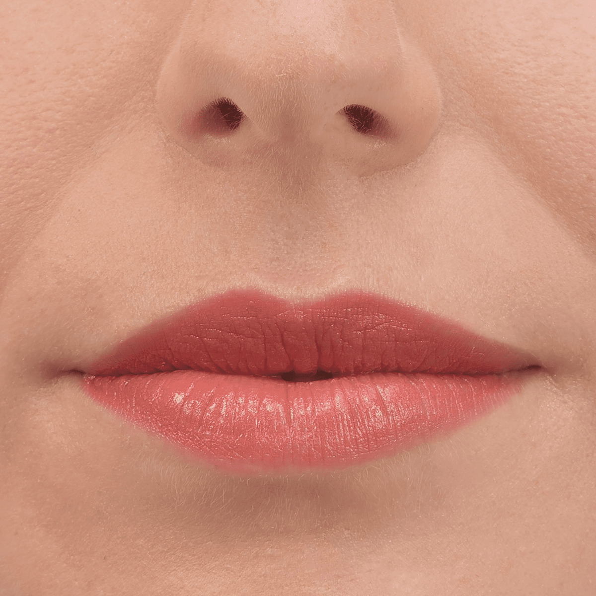 Application rouge à lèvres 511 Parenthèse à Montmartre couleur caramel