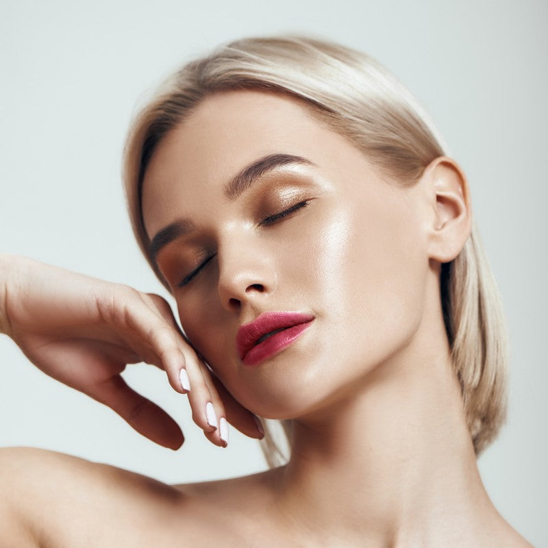 Application rouge à lèvres 89 couleur caramel